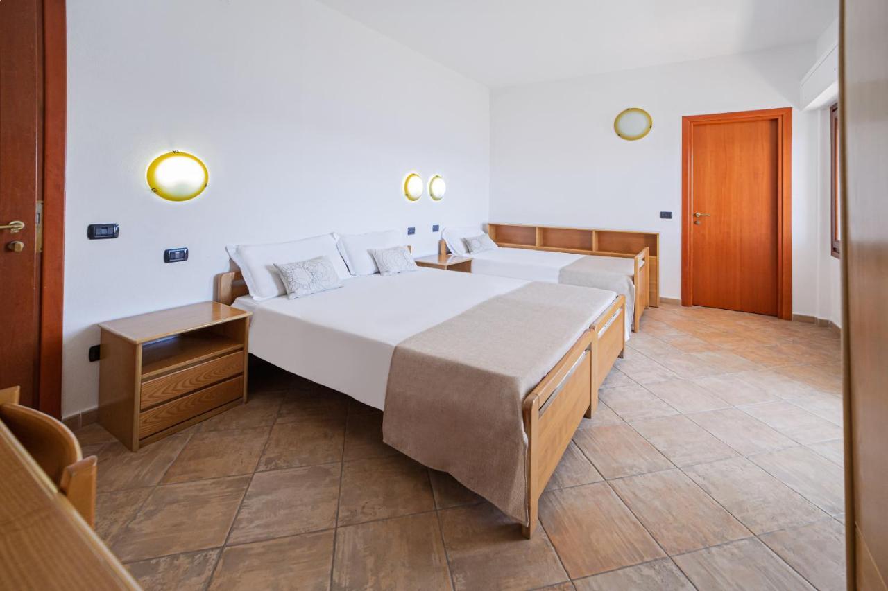Il Gabbiano Hotell La Maddalena  Exteriör bild