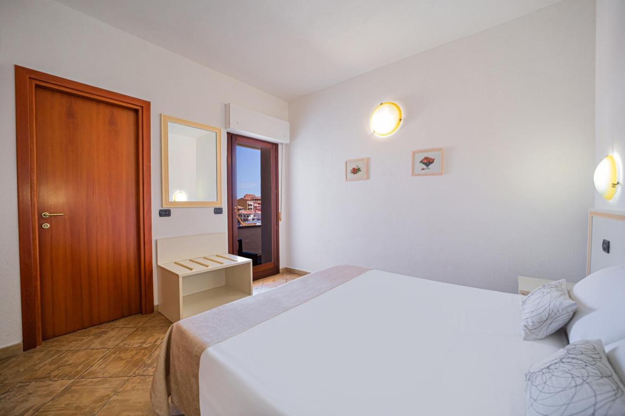 Il Gabbiano Hotell La Maddalena  Exteriör bild