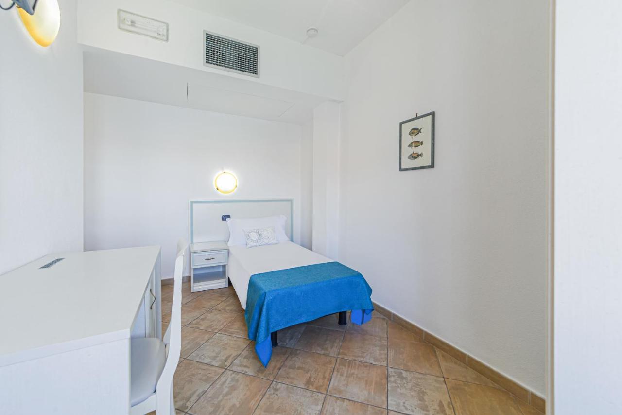 Il Gabbiano Hotell La Maddalena  Exteriör bild