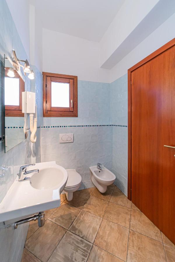 Il Gabbiano Hotell La Maddalena  Exteriör bild
