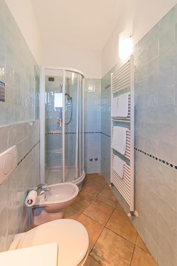 Il Gabbiano Hotell La Maddalena  Exteriör bild