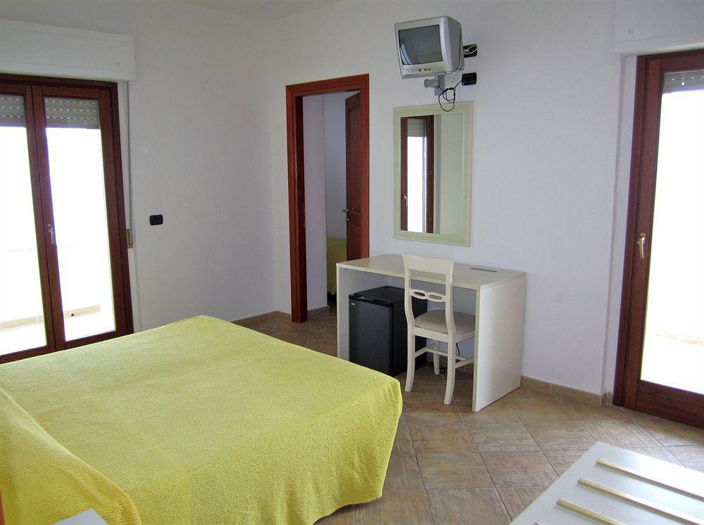 Il Gabbiano Hotell La Maddalena  Exteriör bild