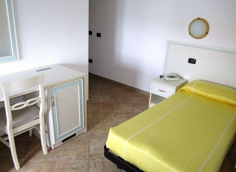 Il Gabbiano Hotell La Maddalena  Exteriör bild